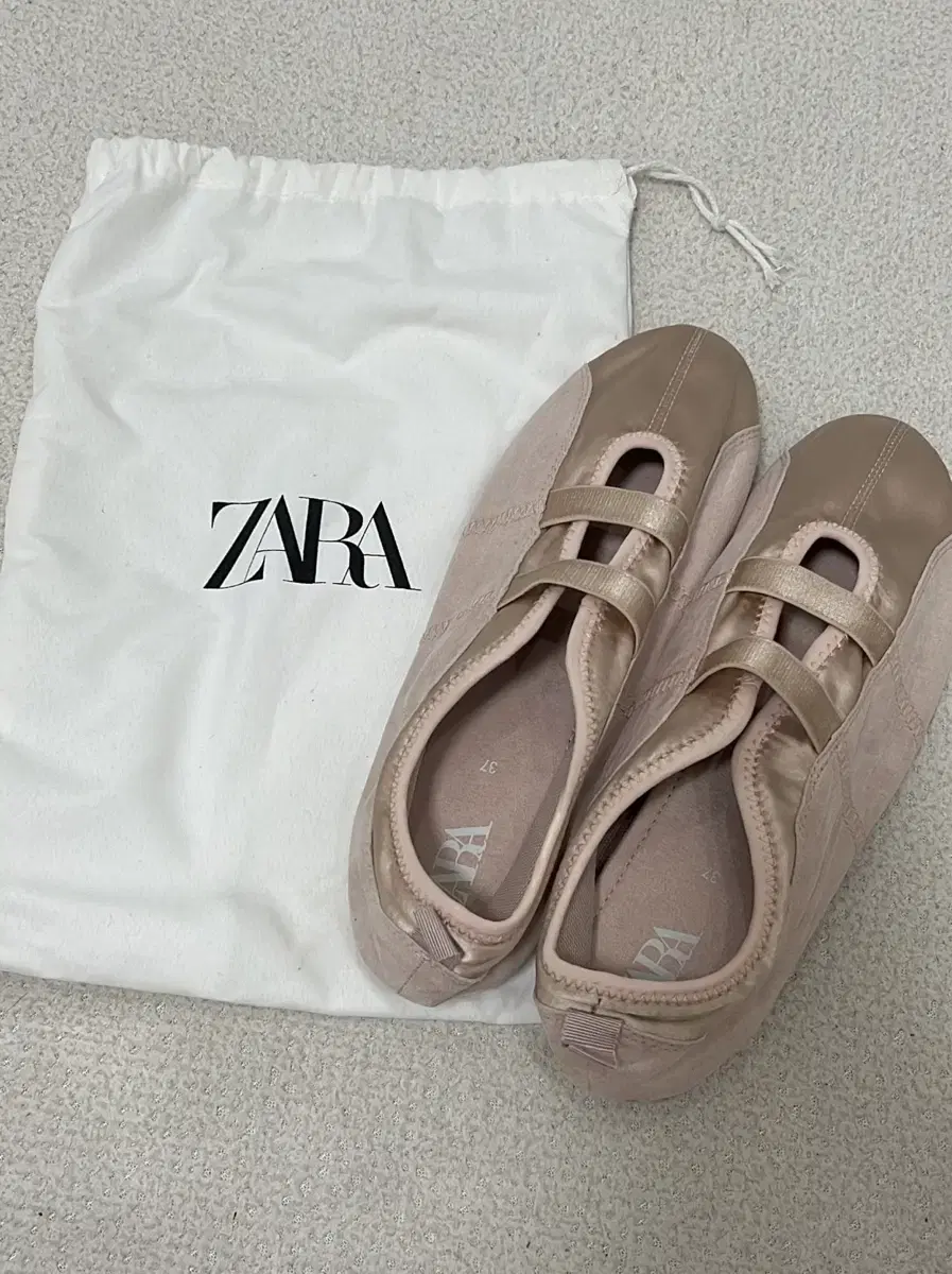 자라 ZARA 새틴 스포츠 발레리나 플렛슈즈